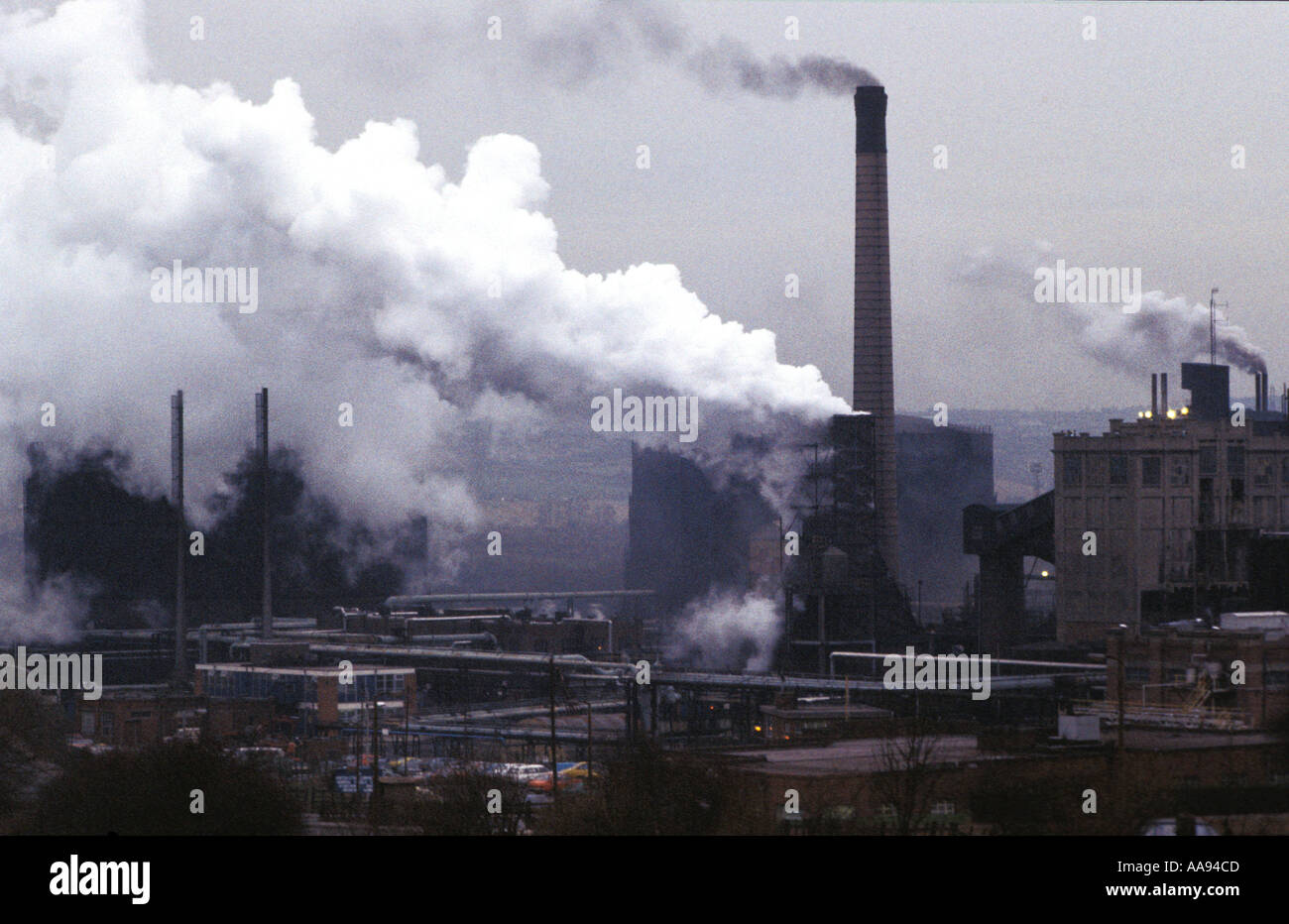 Einer der wenigen verbleibenden Stahlwerk in Sheffield in der early1980. Stockfoto