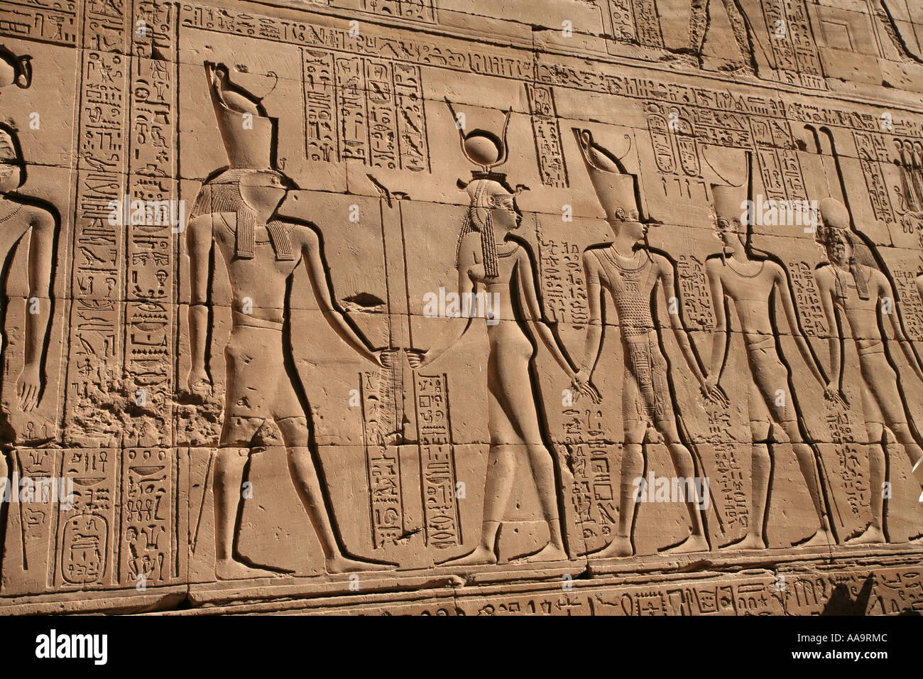 Gravuren an der Horus-Tempel, Edfu, Fluss Nil, Ägypten Stockfoto