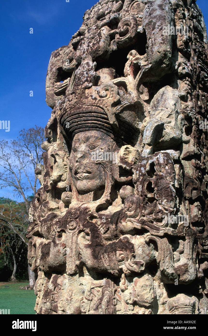 Honduras Copan Ruinas Stela B Hochrelief Porträt des 13. Herrschers 18 Kaninchen oder Waxaklajuun Ub'aah K'awiil. Stockfoto