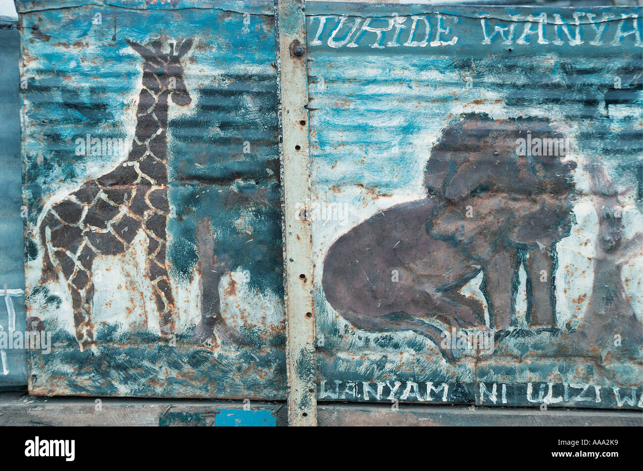 Einfache grobe Bilder von Wildtieren, die Verzierung eines Esels Kikuyu Warenkorb Central Provinz Kenia in Ostafrika Stockfoto