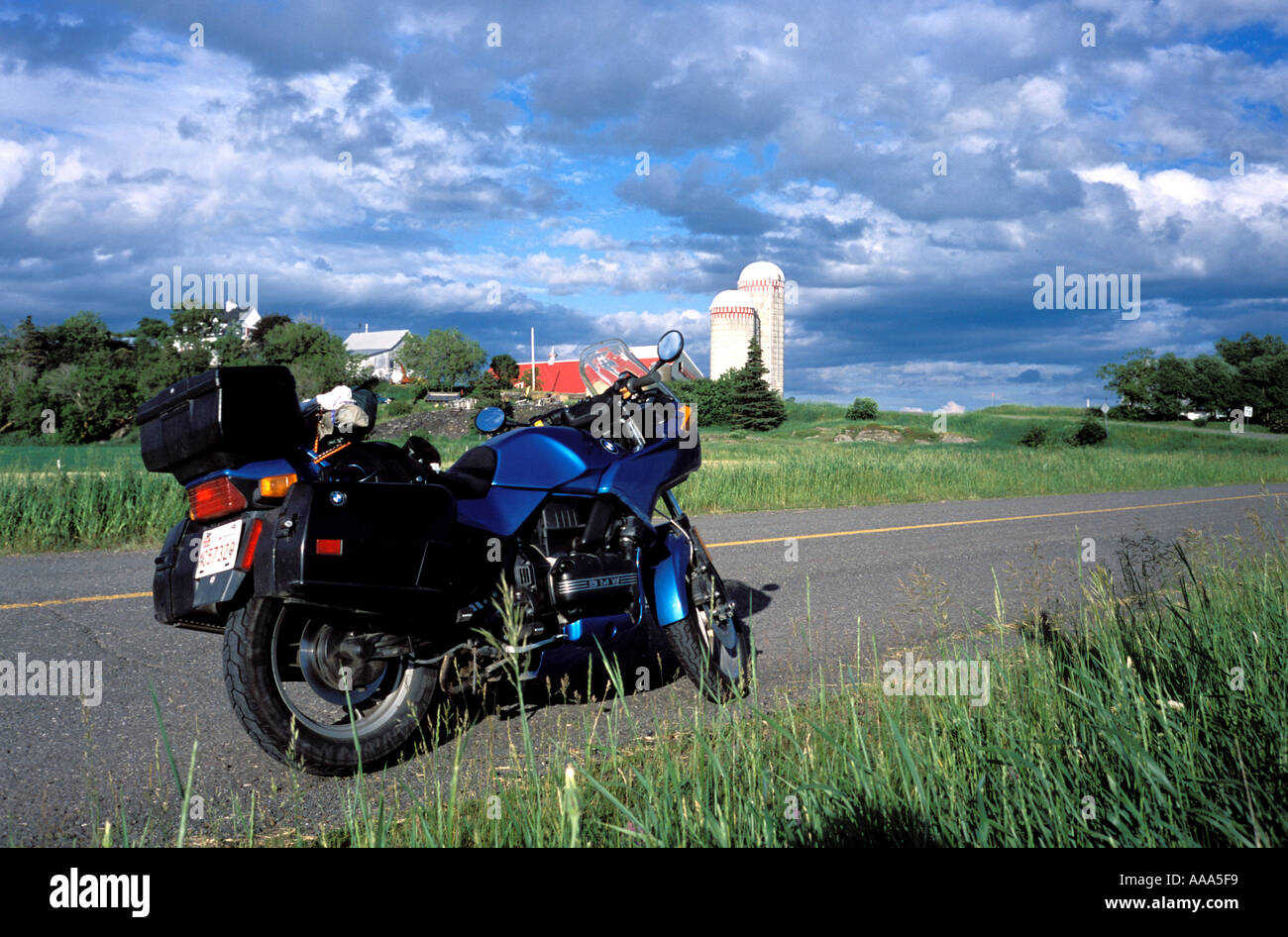 BMW K75S auf einer Landstraße in Kanada-quebec Stockfoto