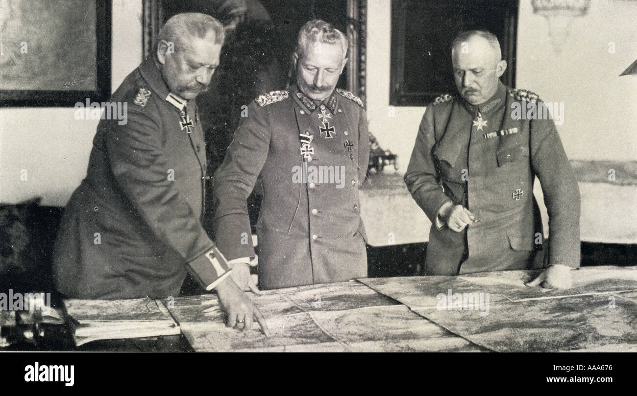 Paul von Hindenburg, Links, 1847 - 1934, Kaiser Wilhelm II., Mitte, 1859-1941, Erich Friedrich Wilhelm Ludendorff, rechts, 1865 - 1937. Stockfoto
