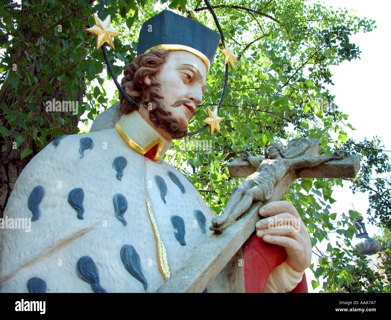 Statue des heiligen Nepomuk auf der Brücke in KALLMUENZ Bayern Stockfoto