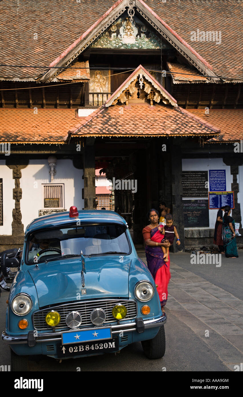 Indien Kerala Trivandrum tolles Botschafter-Auto vor dem Sri Padmanabhaswamy Tempel.2006 Stockfoto