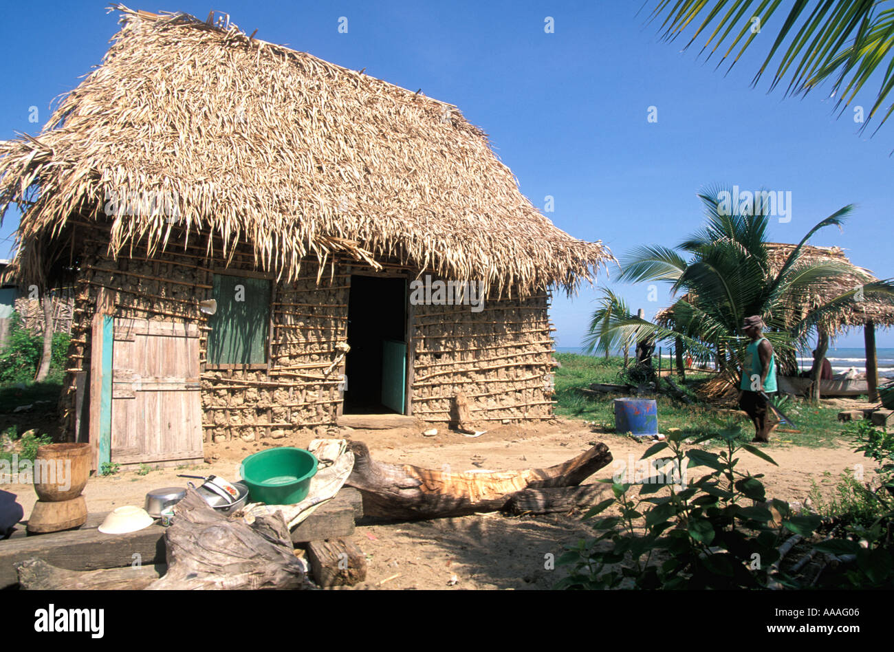 Honduras-Mittelamerika-Garifuna Dorf Stroh und Schlamm nach Hause Sambo Creek Karibikküste Horizontal Stockfoto