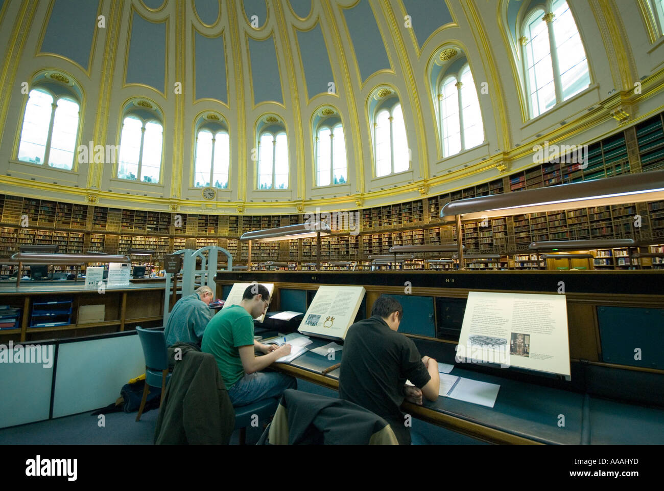 Personen innerhalb der British Museum Library Lesesaal London England Stockfoto