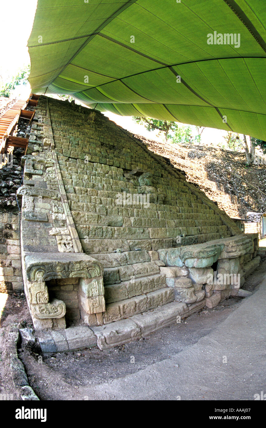 Honduras Copan Ruinas hieroglyphische Treppe Tempel unter Baldachin und die längste Maya-Text in der Welt Stockfoto