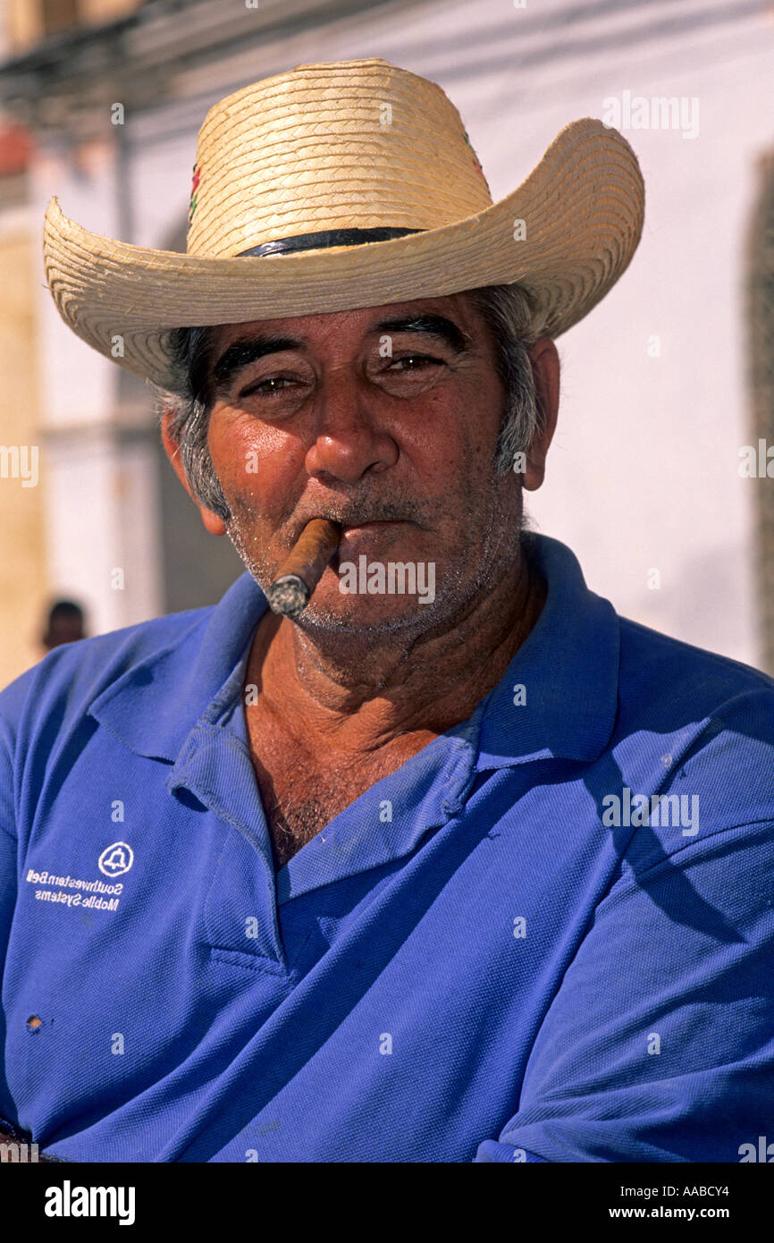 Einwohner mit Zigarre, Sancti Spiritus, Kuba Stockfoto