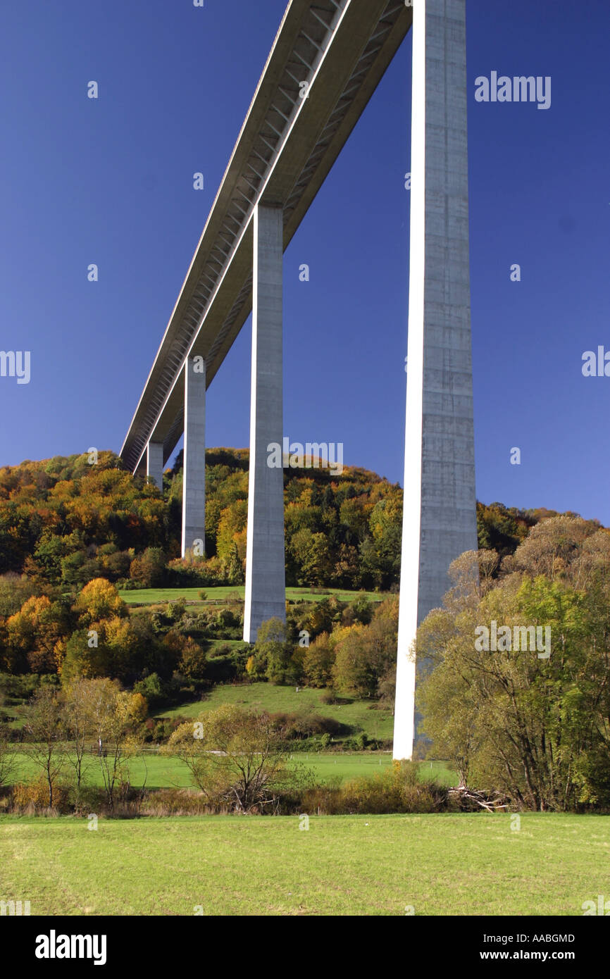 Otorway Brücke in schöner Landschaft Stockfoto