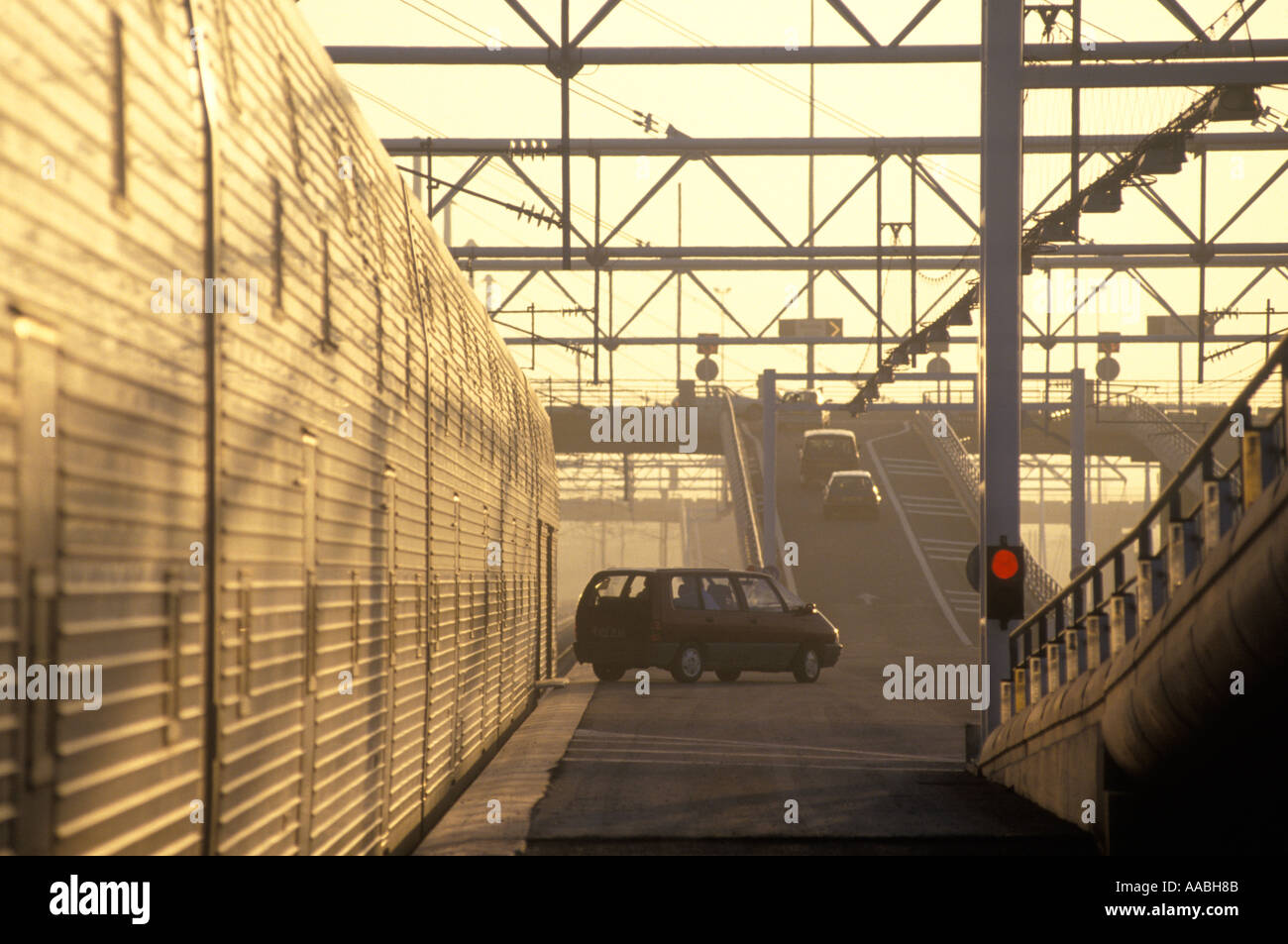 Eurotunnel Calais Terminal Frankreich 1990s. Le Shuttle am French Coquelles Terminal 1994 HOMER SYKES Stockfoto