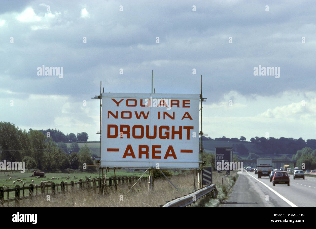 Dürre Warnschild auf M5 Autobahn in der Nähe von Exeter Devon England ca. 1976 Stockfoto