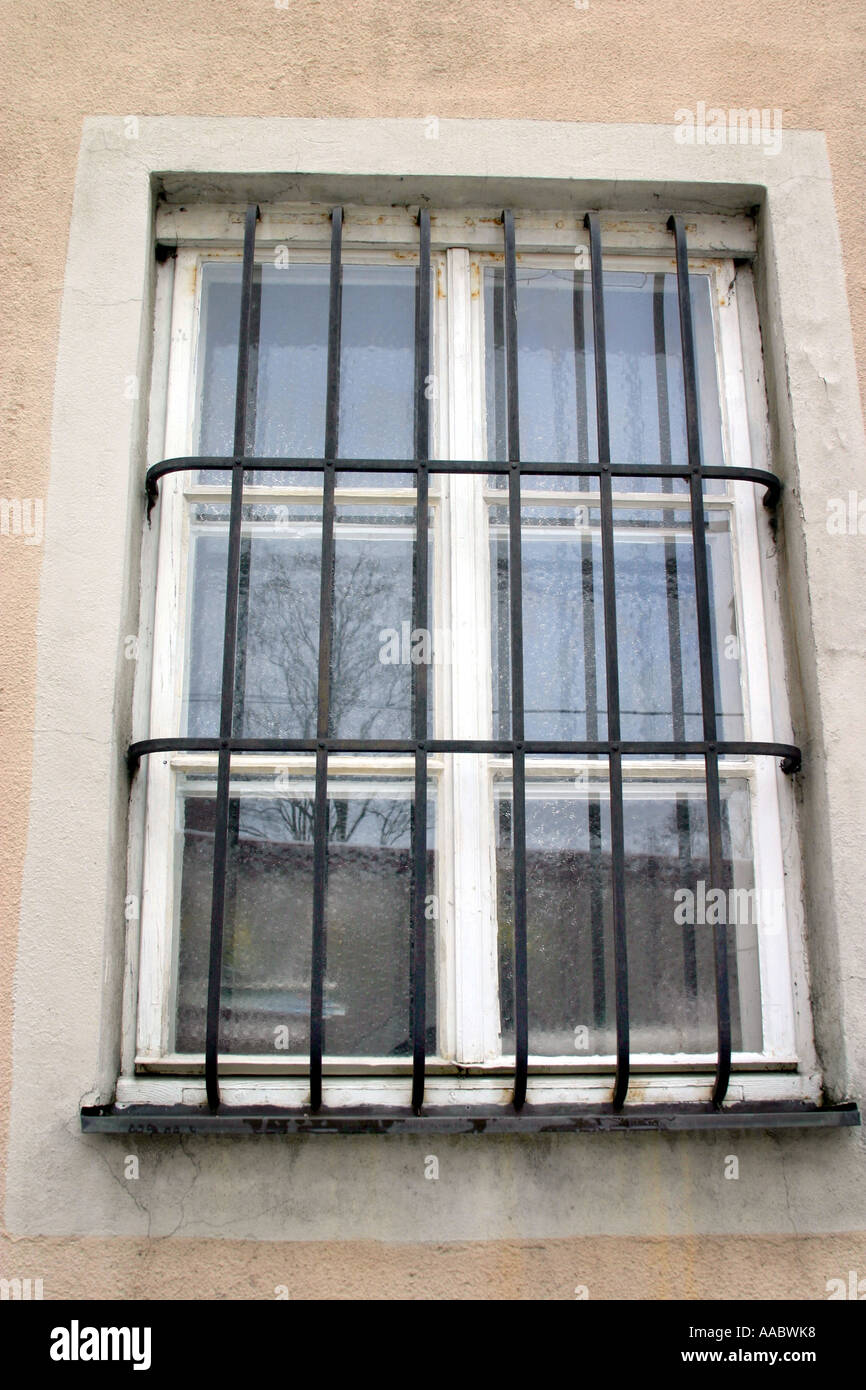 vergittertes Fenster Stockfoto