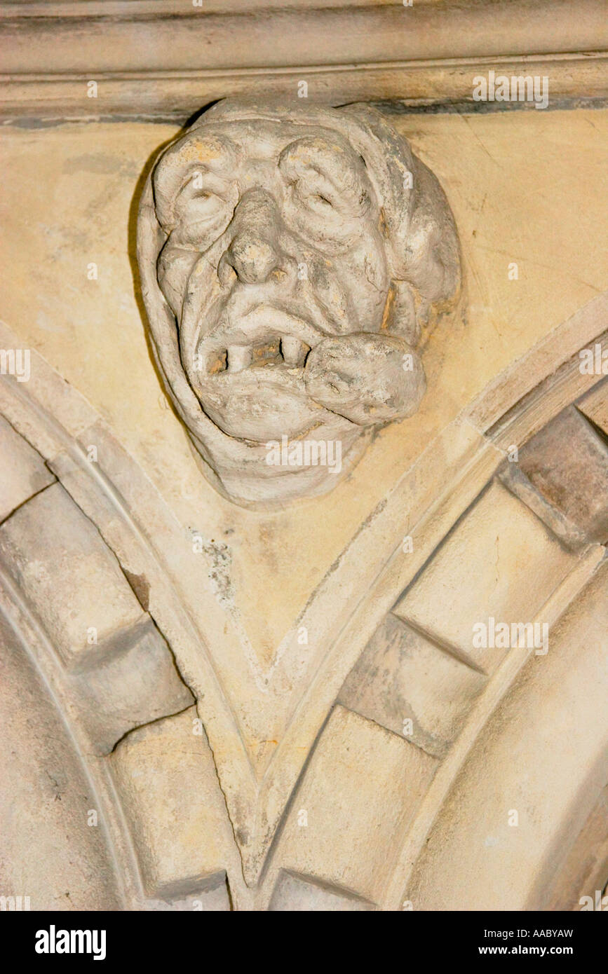 Grotesken an den Wänden der Runde Teil des Temple Church mit Blick auf die Ritter s Bildnisse Stockfoto