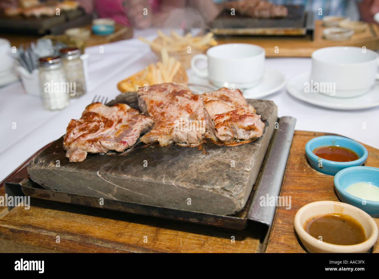 Heißer stein fleisch Fotos und Bildmaterial in hoher Auflösung Alamy