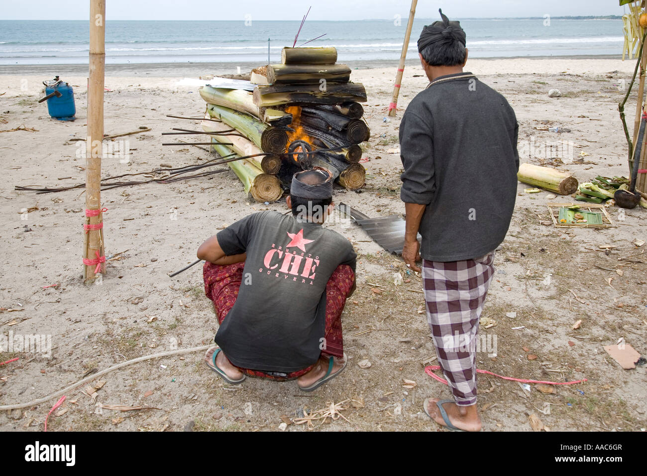 Feuerbestattung Strand von Kuta Bali Indonesien Stockfoto