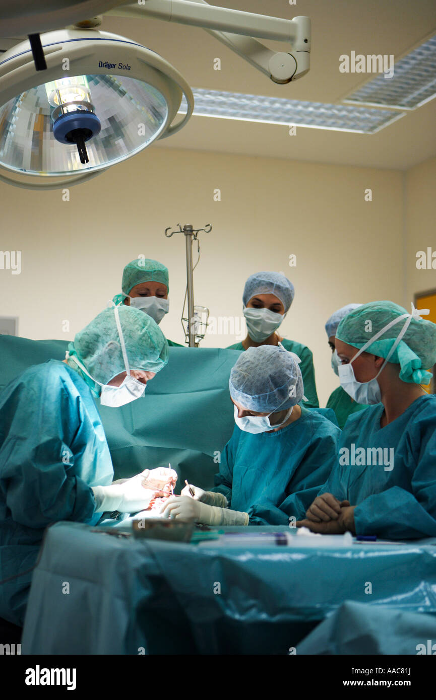 Altonaer Kinderkrankenhaus s Team von Operationen während einer operation Stockfoto