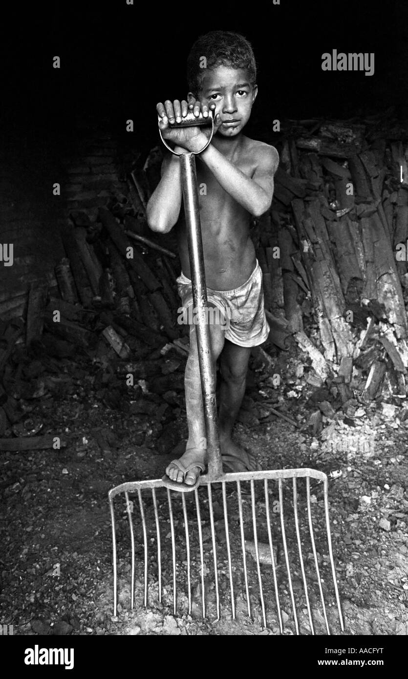 Brasilien-Holzkohle Produktion Kinderarbeit moderne Sklaverei Menschenrechtsverletzung Stockfoto