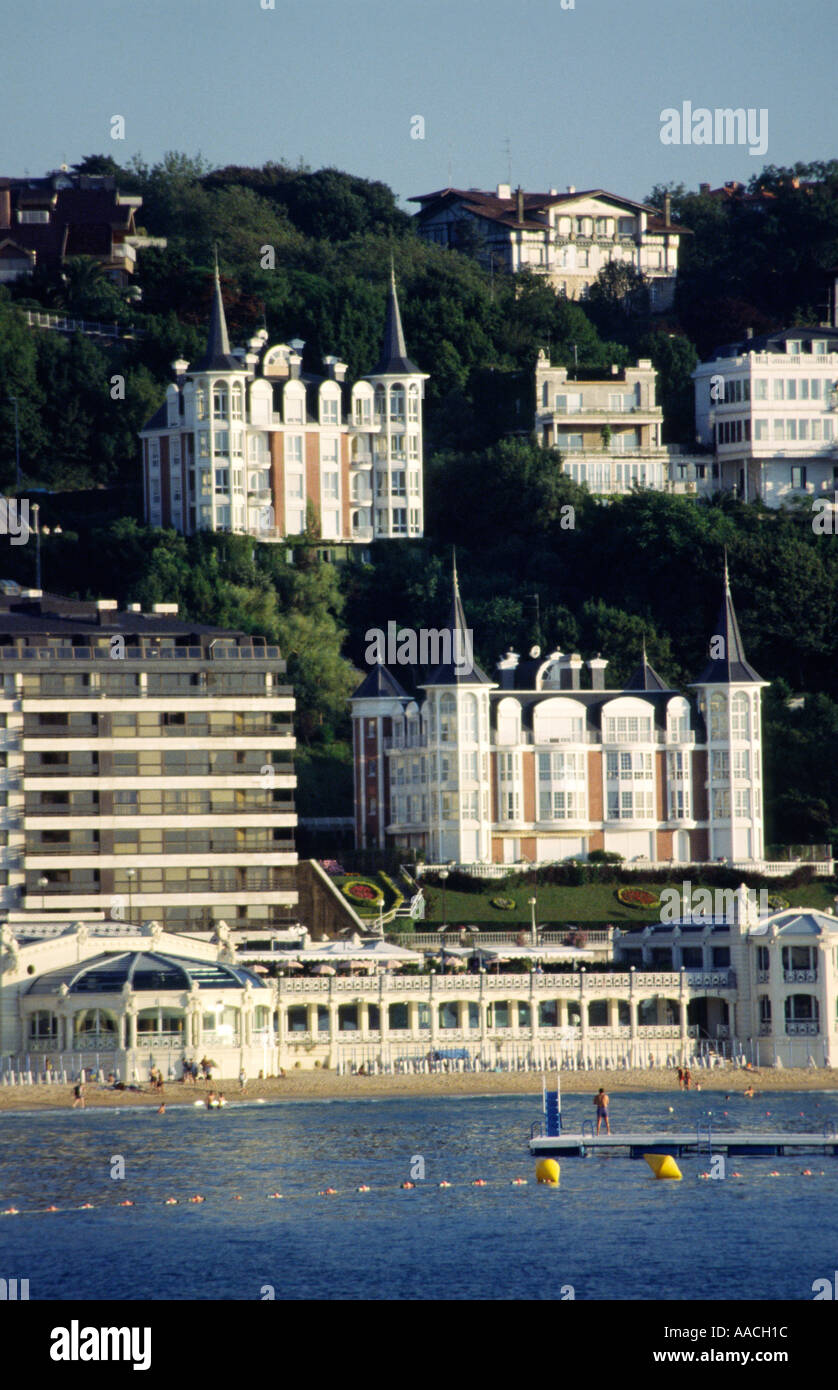 Hillside Villen, San Sebastian, Pais Vasco, Spanien Stockfoto