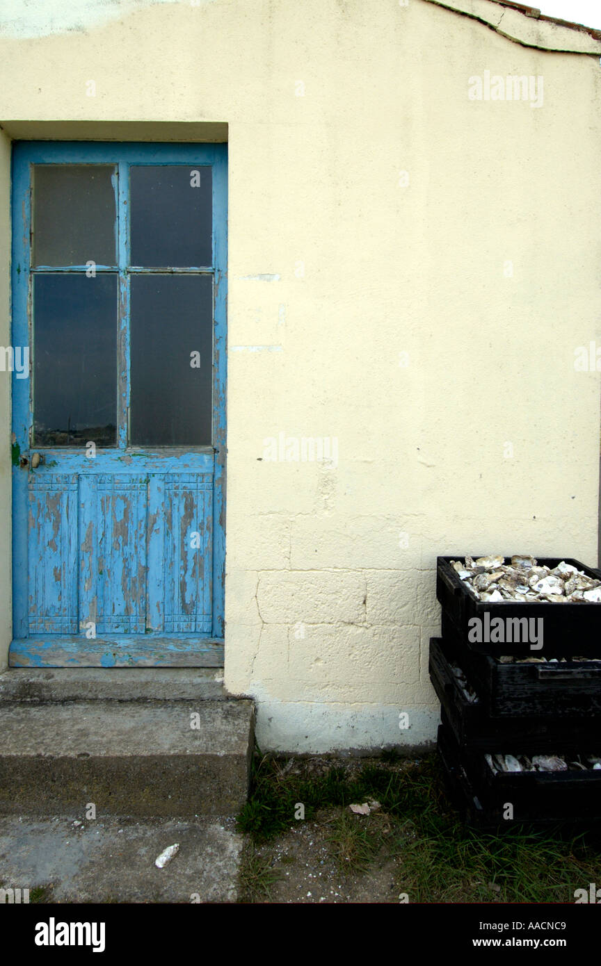 Hütte am Wasserversogung für Oyster Kultur in der Nähe von Talmont Saint Hilaire Vandee Frankreich Stockfoto