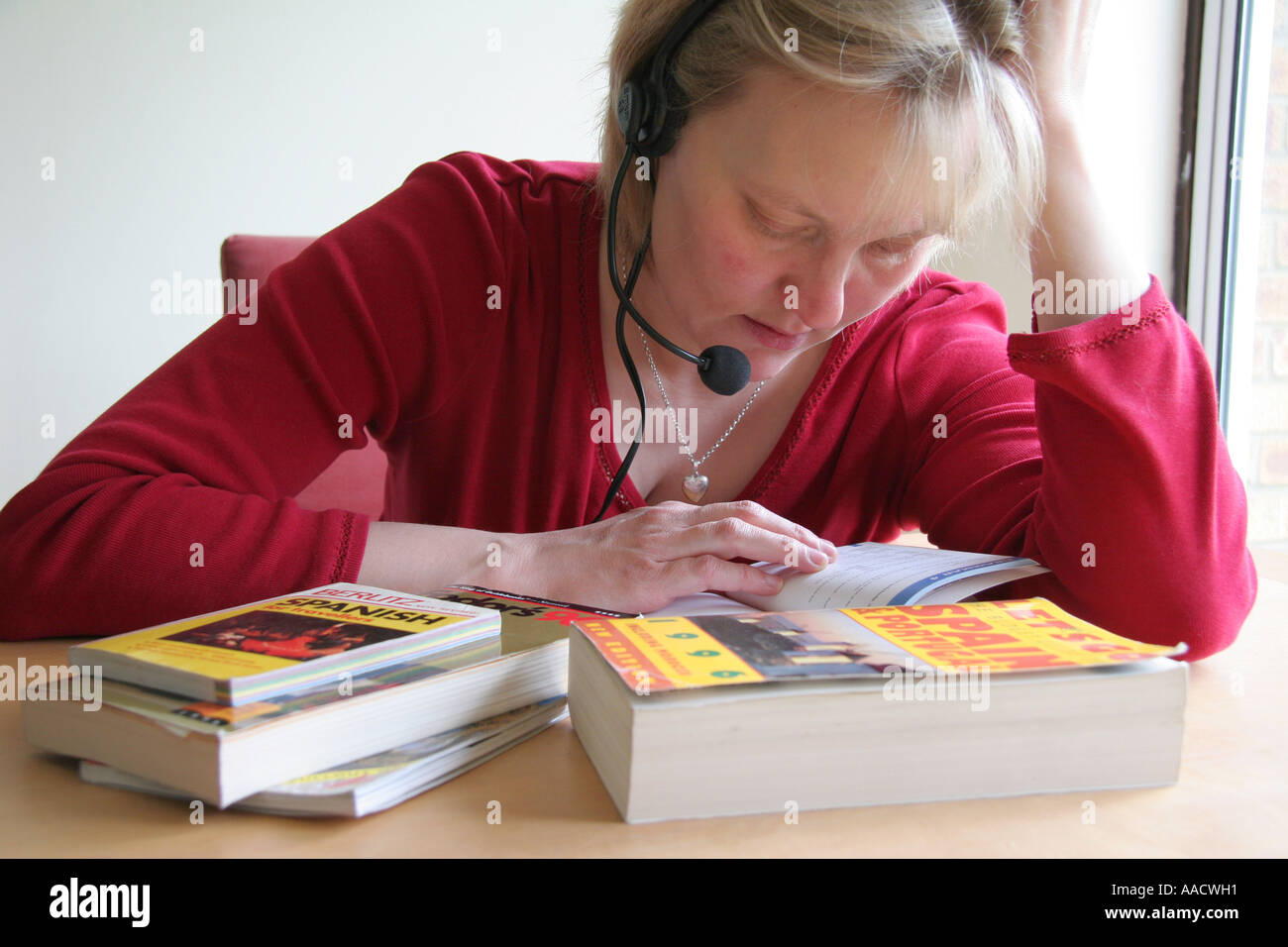 Frau selbst Spanischunterricht Stockfoto