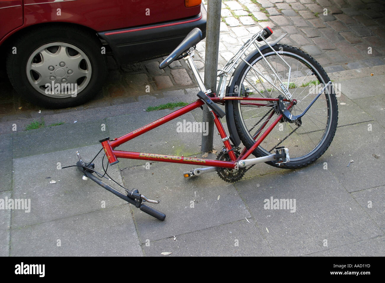 Diebstahl von einem Fahrradreifen Stockfoto