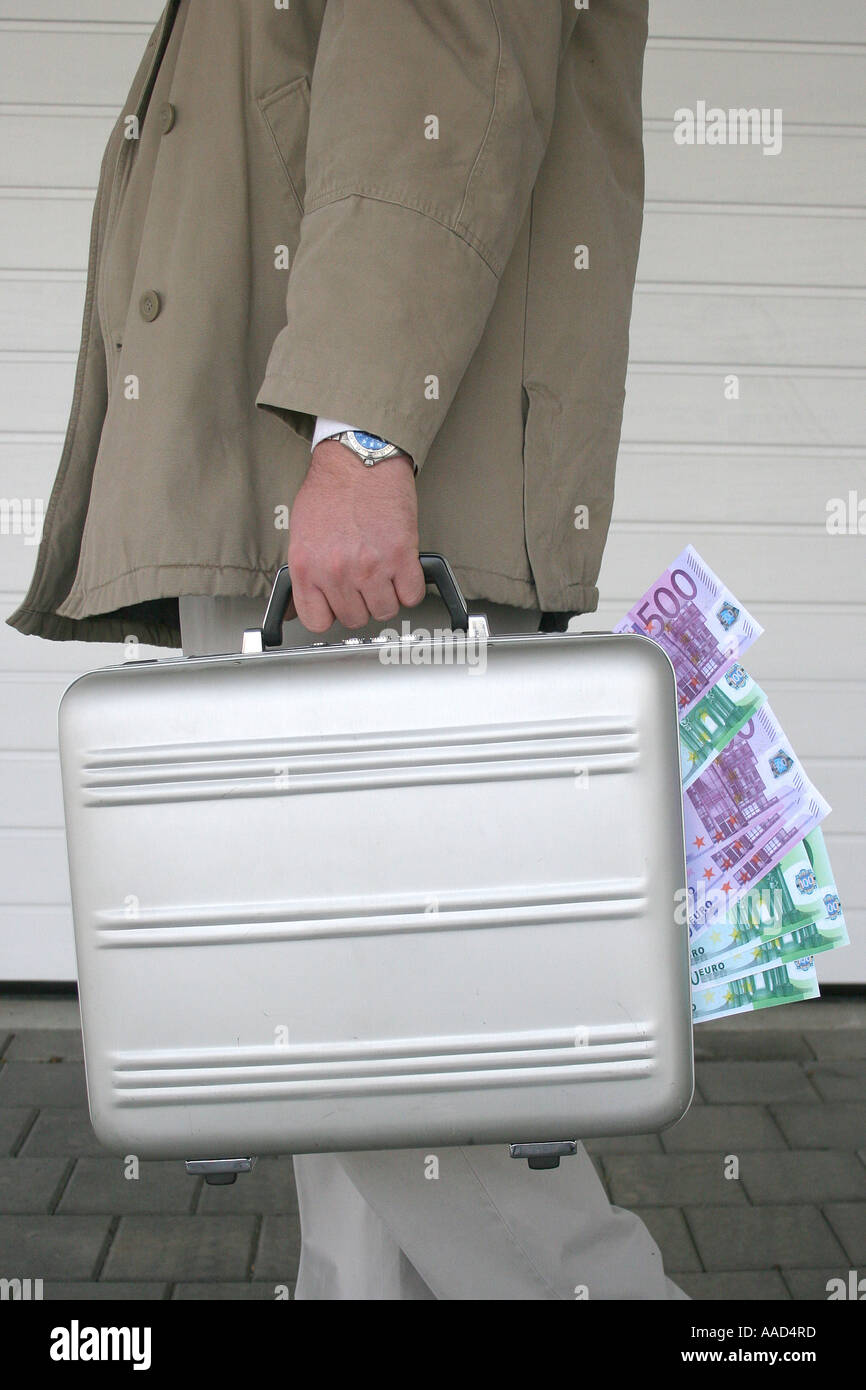 Koffer mit Geld Stockfoto