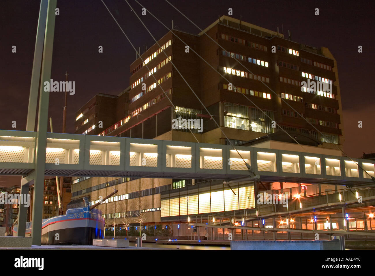 Str. Marys Krankenhaus von Paddington Becken gesehen. London, England Stockfoto