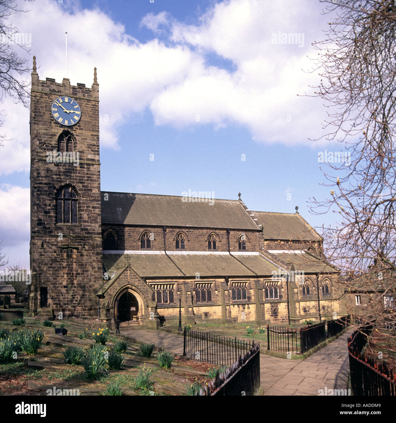 Haworth-Kirche und Friedhof, die Verbindungen mit der Familie Bronte und das nahe gelegene Pfarrhaus hat Stockfoto