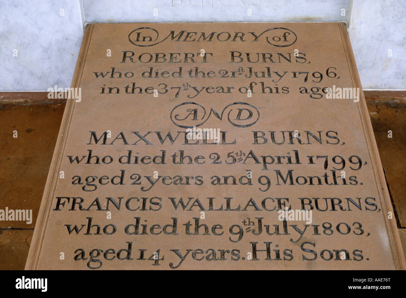 Dumfries, Robert Burns Mausoleum Grabstein Inschrift, in St. Michael Friedhof, Dumfries und Galloway Region, Schottland, Großbritannien Stockfoto