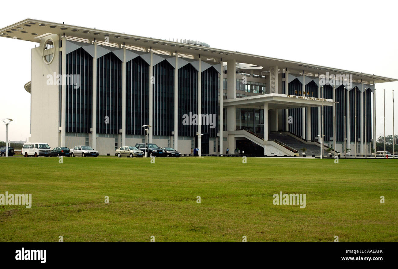 Riesige Senatsgebäude in Gabuns Hauptstadt Libreville ist benannt nach Präsident Omar Bongo Ondimba Stockfoto