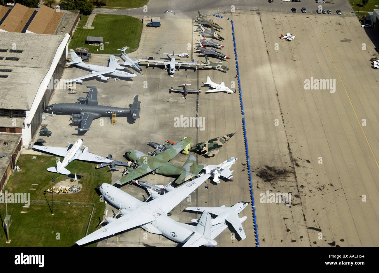 Landebahn hangar -Fotos und -Bildmaterial in hoher Auflösung – Alamy