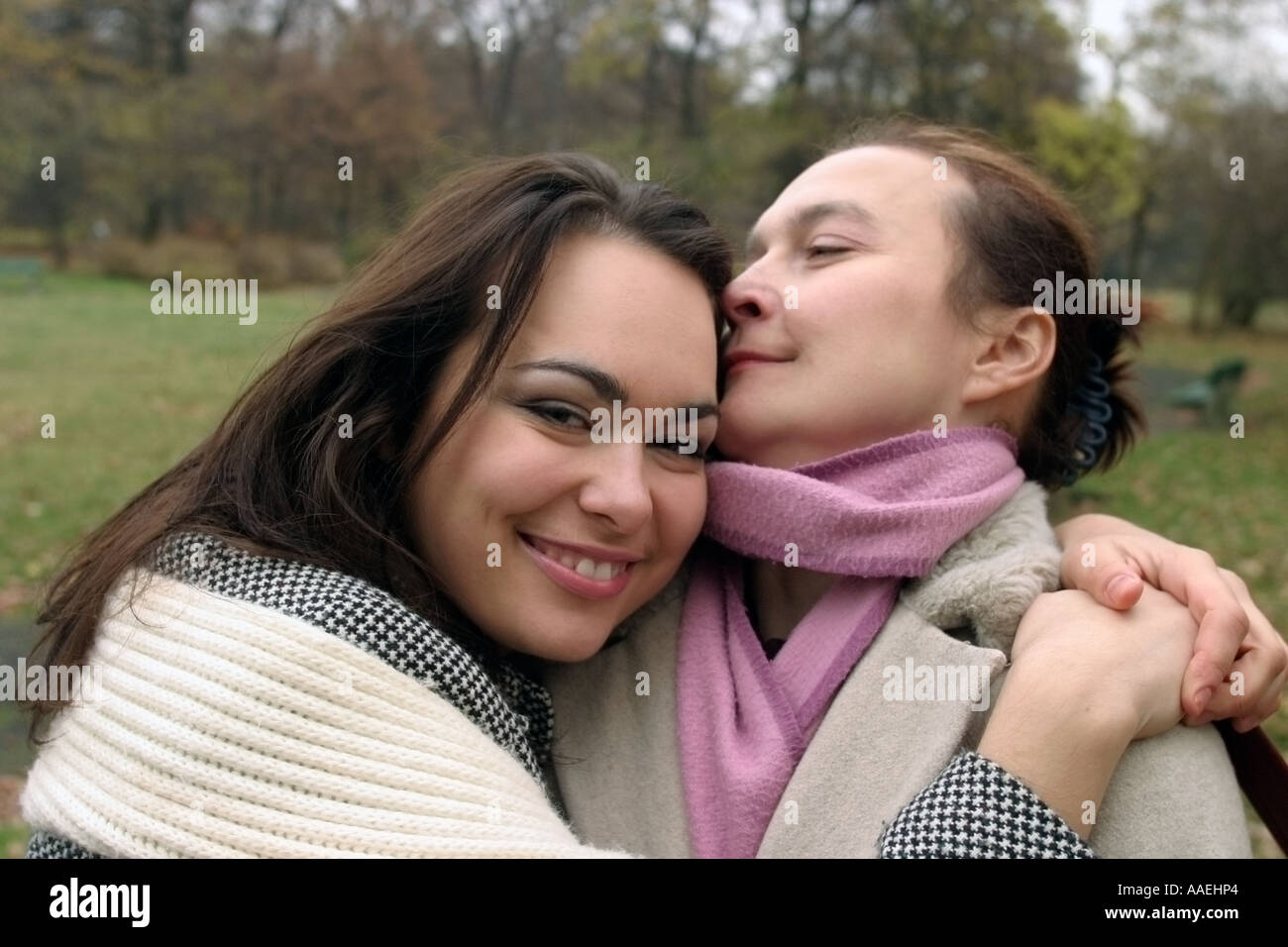 Porträt von Mutter und Tochter lächelnd Stockfoto