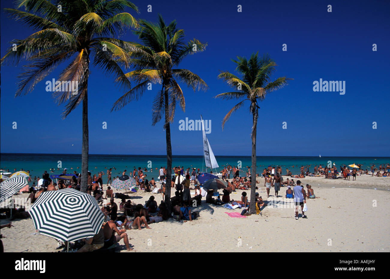 Menschen am Strand Playa del Este Guanabo Kuba Stockfoto