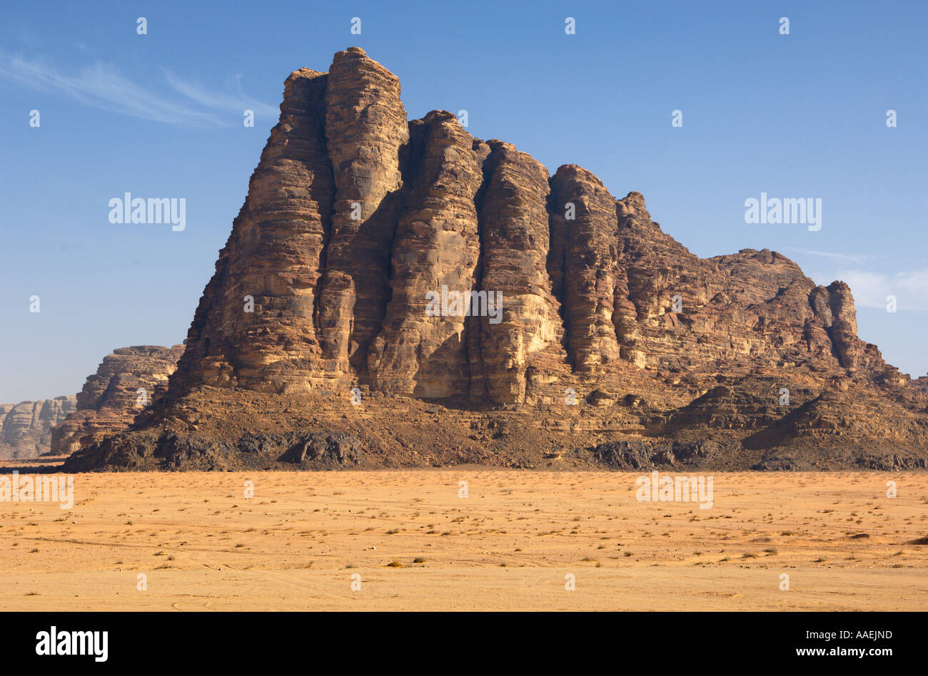 Die Gipfel die Lawrence von Arabien die sieben Säulen der Weisheit Wadi Rum Protected Area Jordan genannt Stockfoto