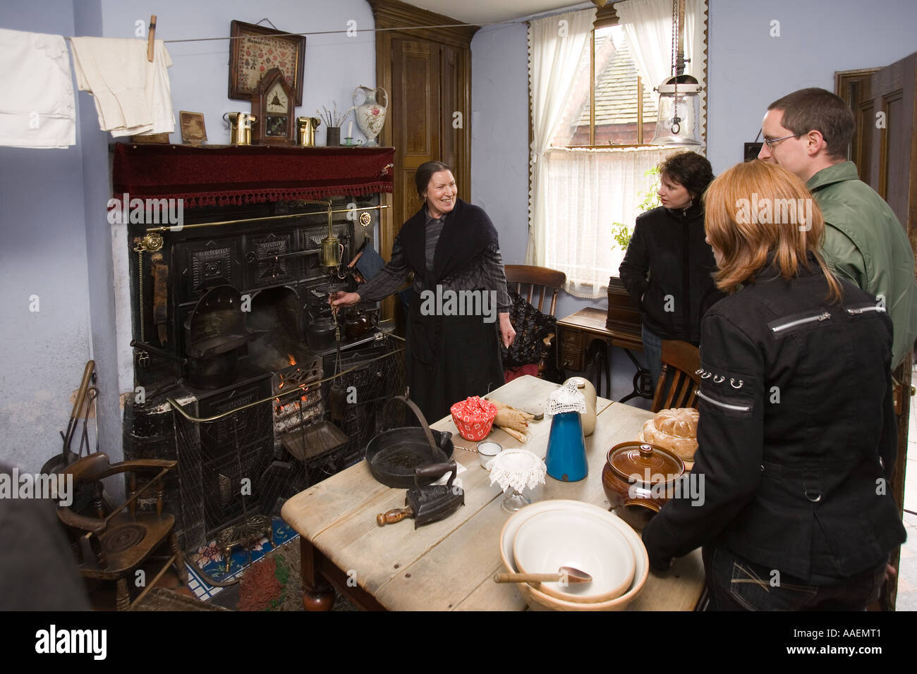 UK England West Midlands Dudley Black Country Museum Chainmakers Küche des Hauses Stockfoto