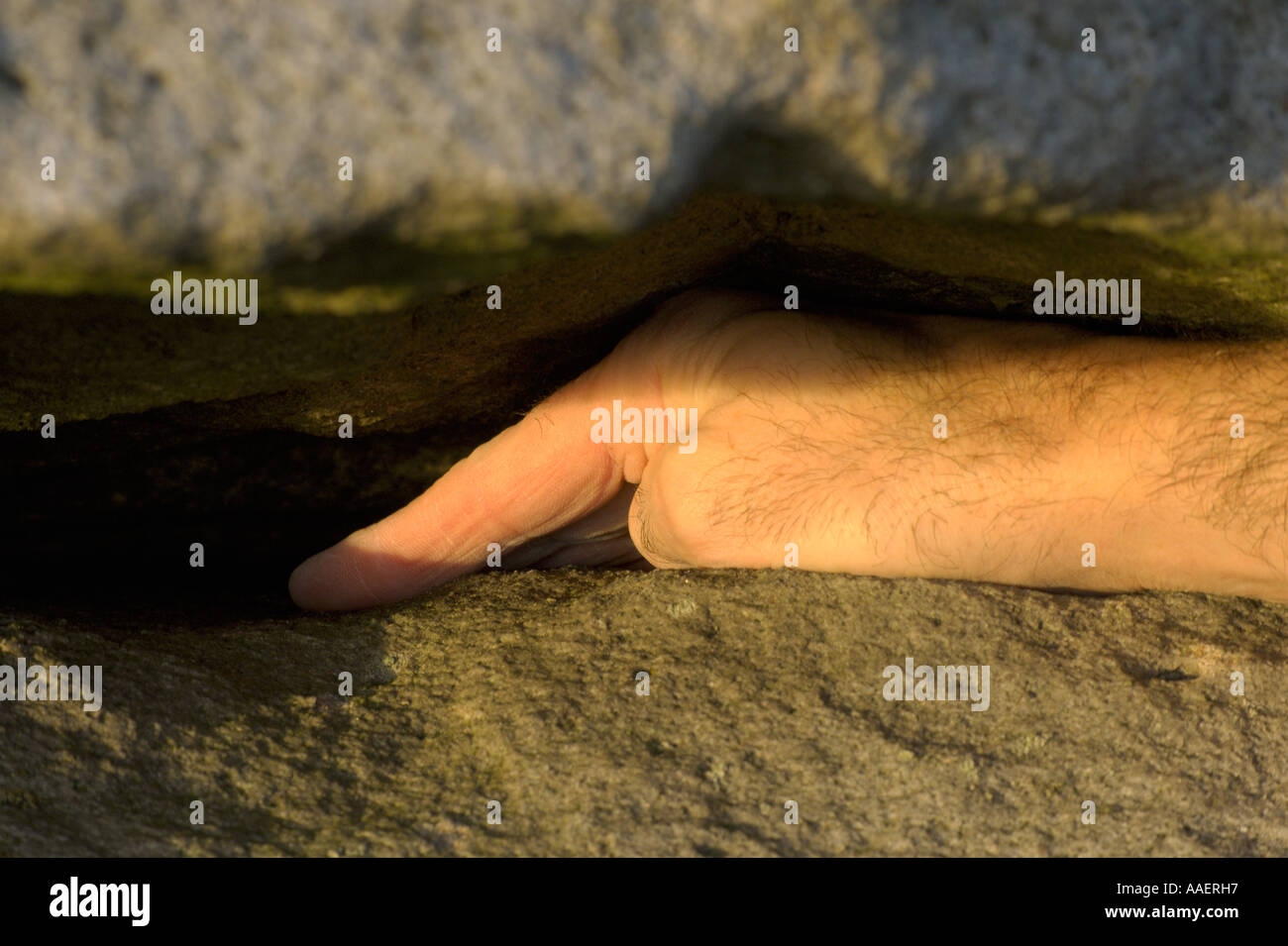 Der Kletterer Geheimwaffe für eigenes rissen die klassische Gritstone-Technik von der handjam Stockfoto