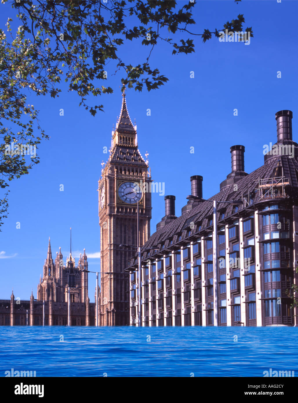 Big Ben und die Houses of Parliament versenkt unter Wasser wegen Überschwemmungen als Folge der globalen Erwärmung. Zusammengesetztes Bild Stockfoto