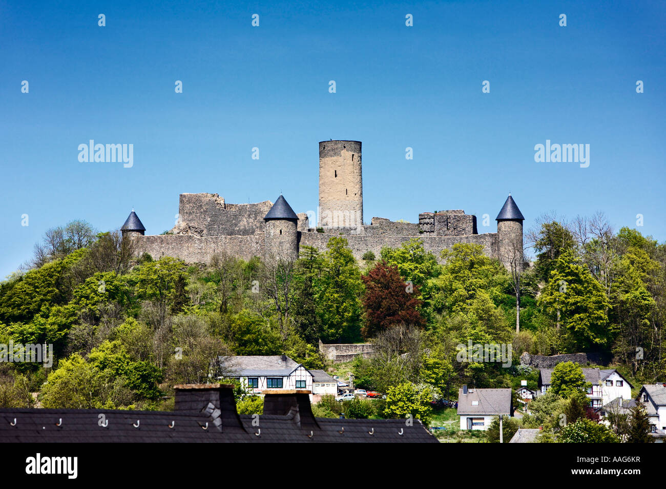 Nurburg Burg in der Mitte des Nürburgring Race Track, Deutschland, Europa Stockfoto