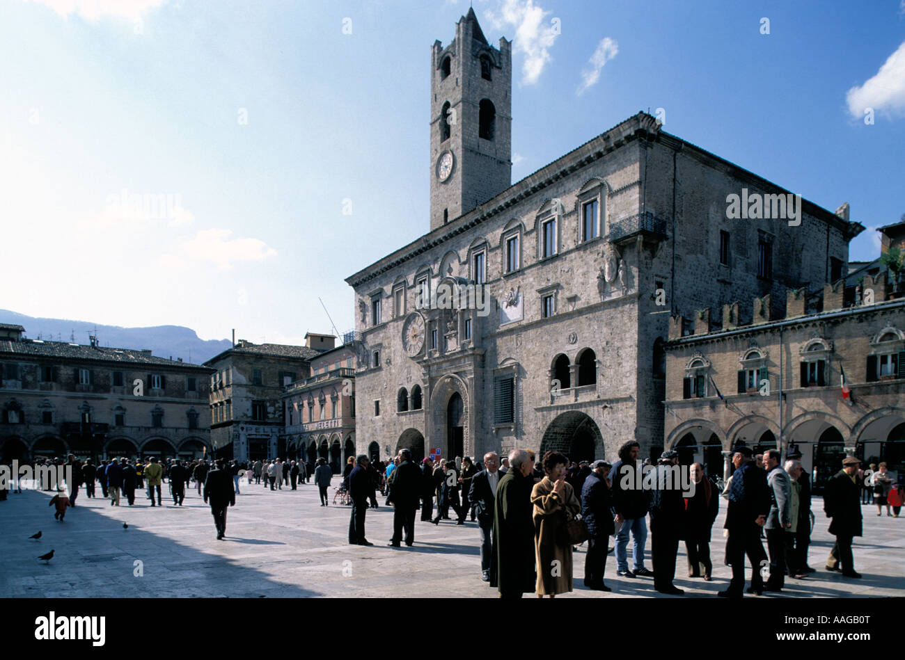 Piazza del Popolo Ascoli Piceno Marche Italien Stockfoto