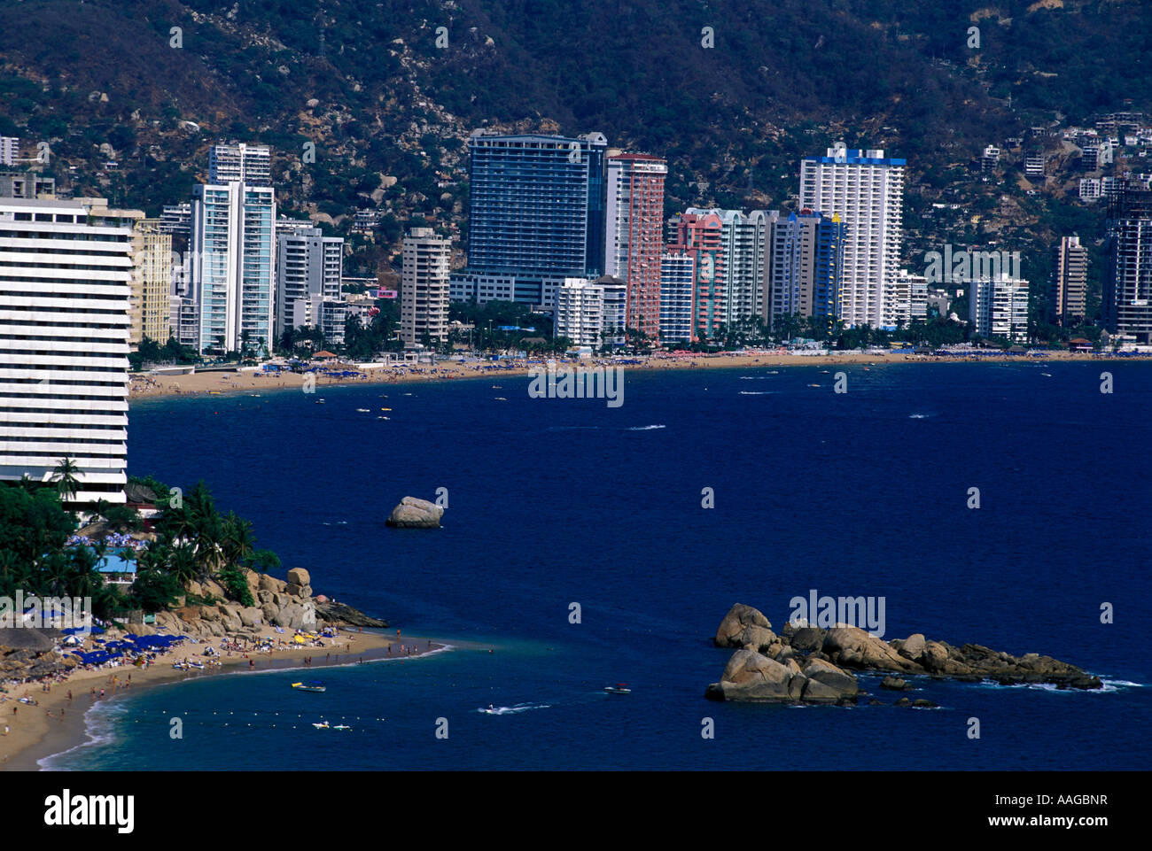 Hochhäuser am Strand La Costera Acapulco de Juárez Guerrero Mexiko Stockfoto