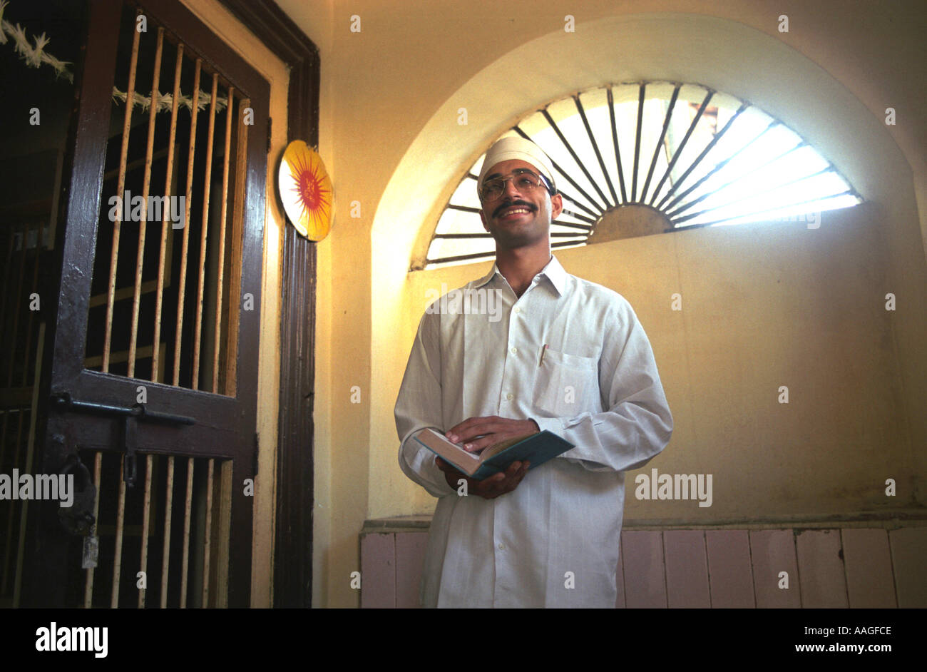 Junge Priester Badori Gujarat Indien Stockfoto