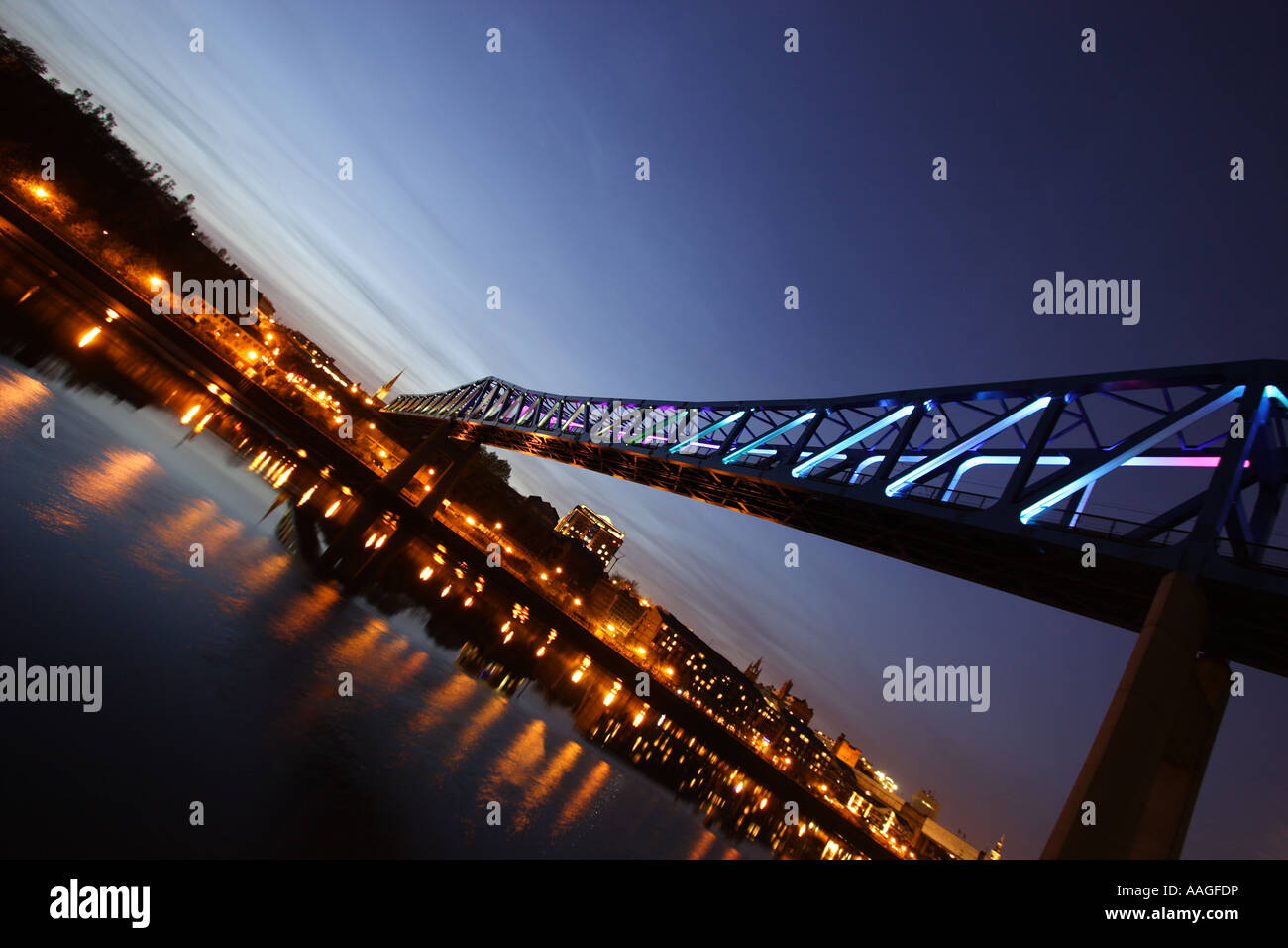 Metro Brücke, Newcastle mit Nocturne Beleuchtungsanlage Stockfoto