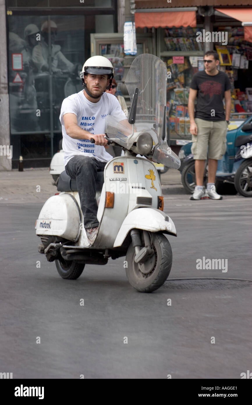 Mann auf Roller-Palermo-Sizilien-Italien Stockfoto