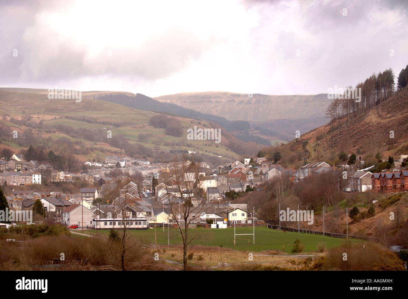 EIN WELSH-TAL MIT PREIS STADT UND NANT Y MOEL SOUTH WALES UK Stockfoto