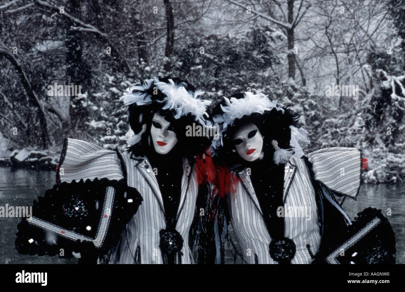 Paar in maskierte Kostüme venezianische Karneval Annecy Haute Savoie Rhone-Alpes Frankreich Stockfoto
