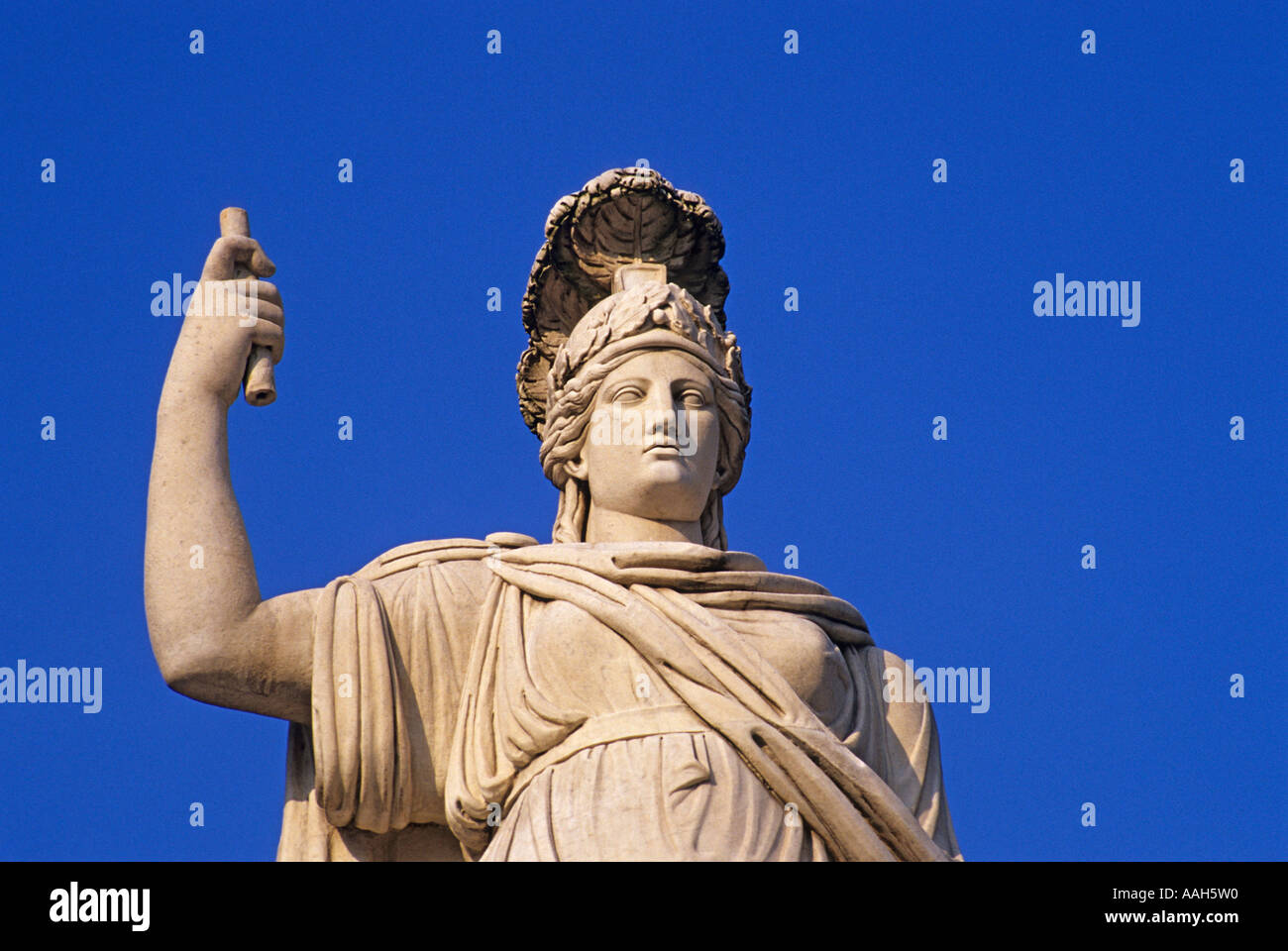 Statue der Göttin von Rom (Dea Roma) auf der Piazza del Popolo in Rom, Italien Stockfoto