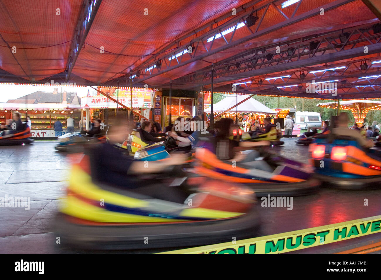 Autoscooter auf der Kirmes in Bardwell in Suffolk Stockfoto