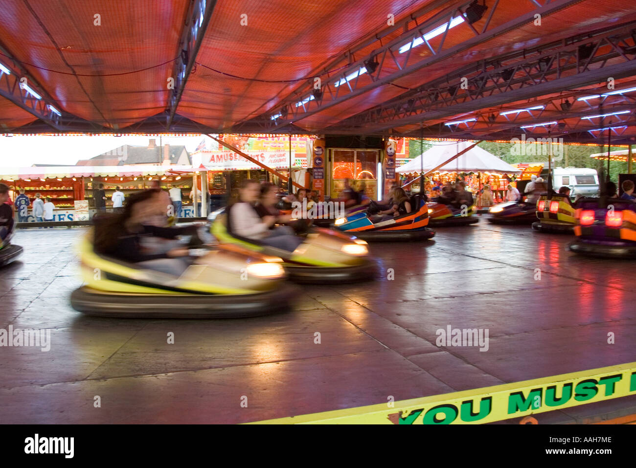 Autoscooter auf der Kirmes in Bardwell in Suffolk Stockfoto