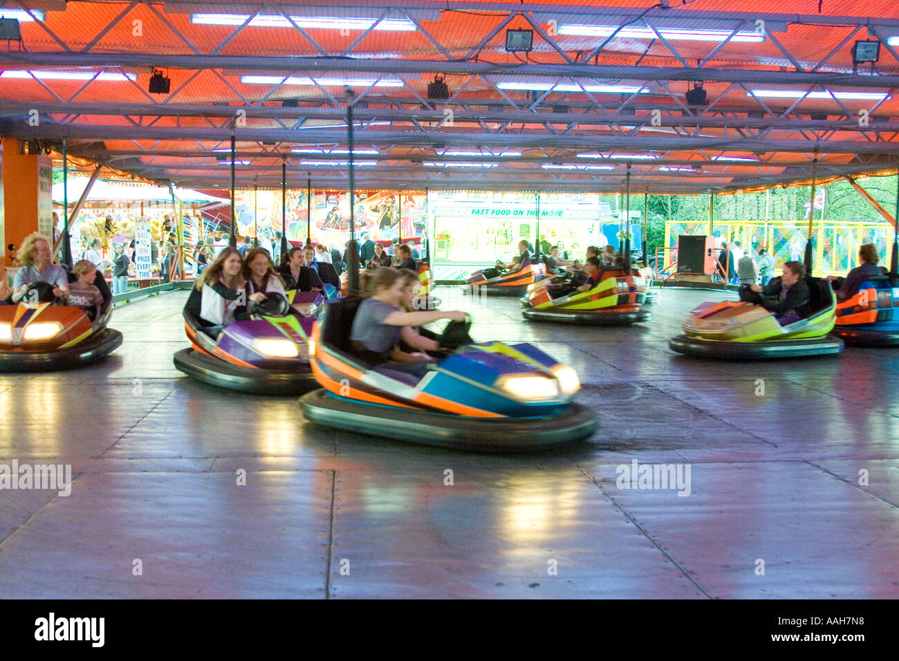 Autoscooter auf der Kirmes in Bardwell in Suffolk Stockfoto