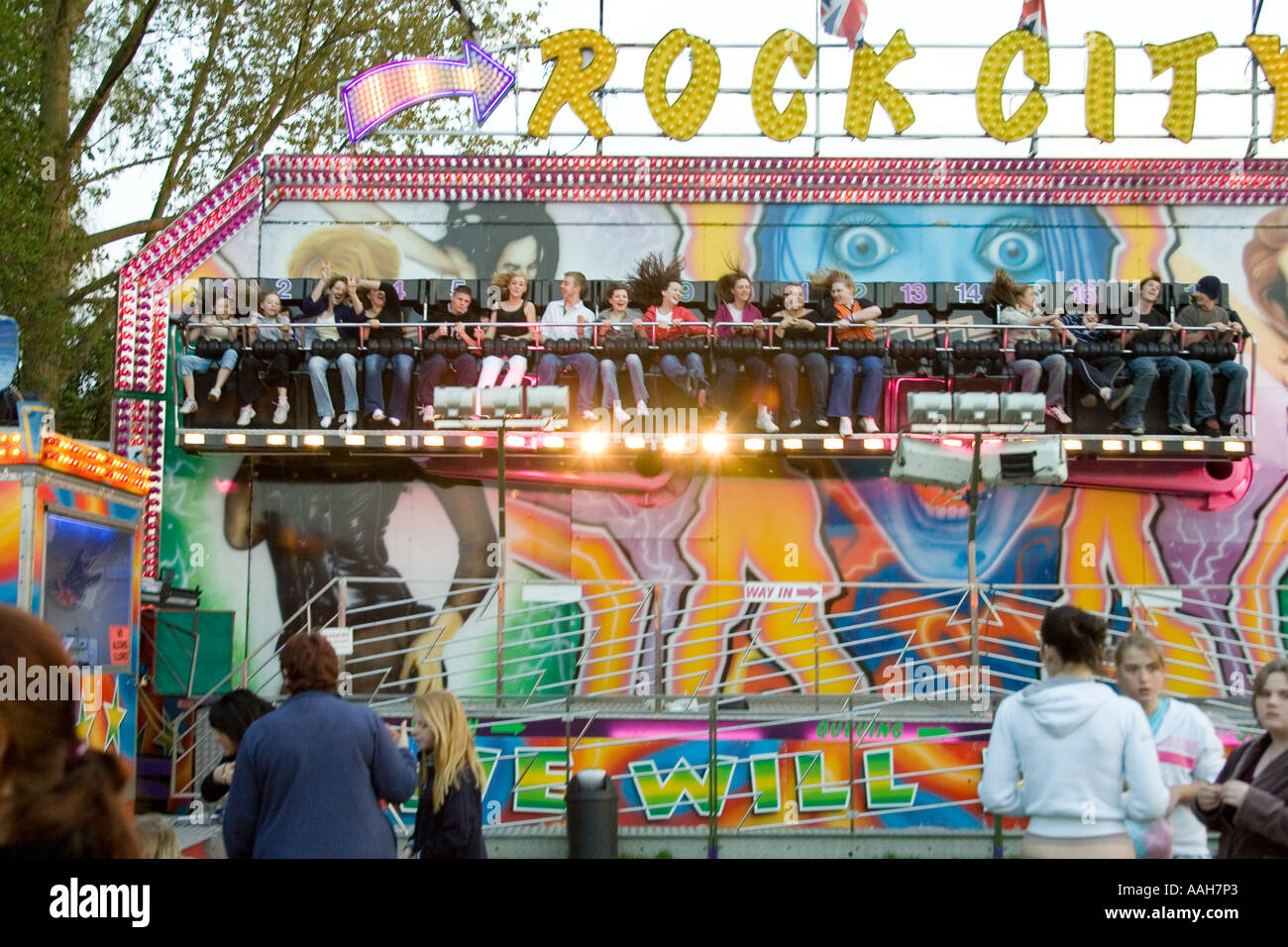 eine Fahrt auf der Kirmes in Bardwell in Suffolk Stockfoto